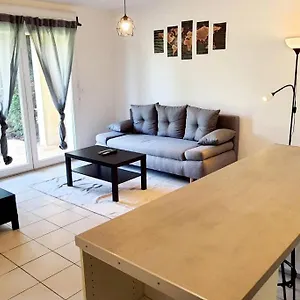 Avec Terrasse Et Jardin Au Calme Proche Bus Métro Appartement